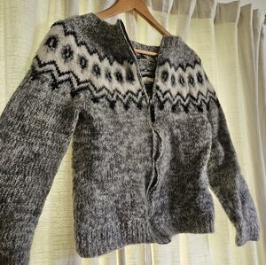100% icelandic wool sweater